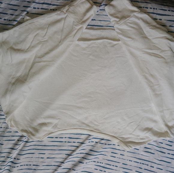 Crop top - Picture 2 of 3